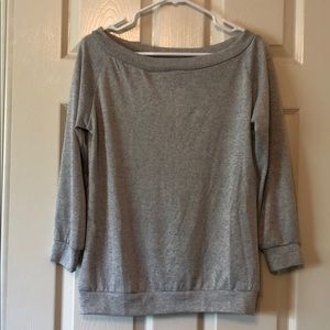 Gray quarter sleeve shirt